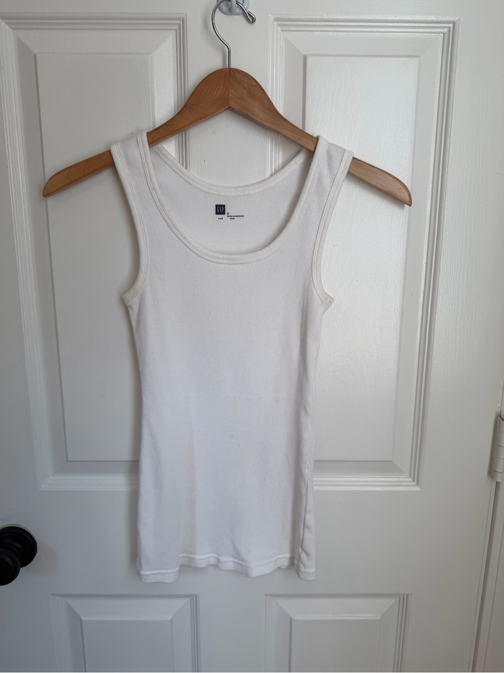 🍂 5/$25 GAP White Ribbed Tank Top - Sleeveless Scoop Neck